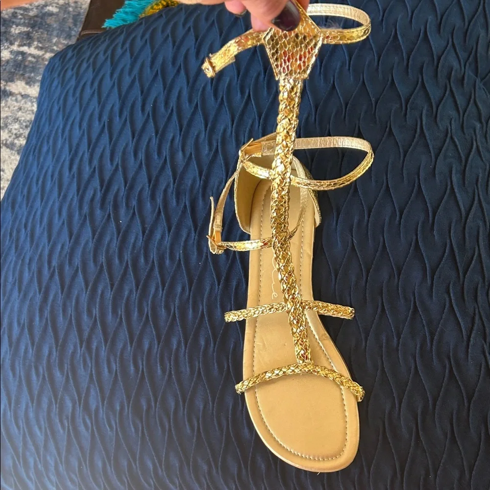 NWOT Elegant Gold Strappy Sandals - Picture 2 of 9